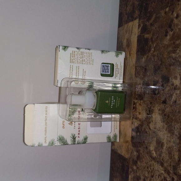 Thymes Frasier Fir Pura Smart Home Plug-In Diffuser Refills - Pack of 2 - Picture 3 of 5